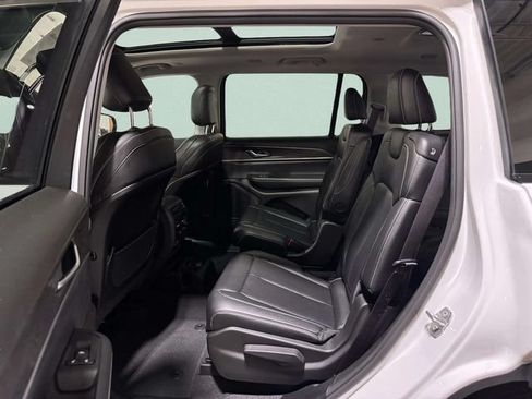 Used 2023 Jeep Grand Cherokee L Limited AWD/4WD image 26