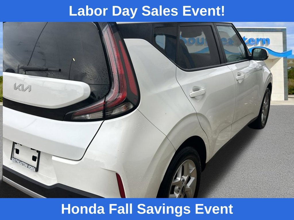 Used 2024 Kia Soul LX w/ Option Group 015 FWD image 9