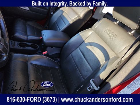 Used 2012 Jeep Wrangler Unlimited Sahara w/ Connectivity Group image 10