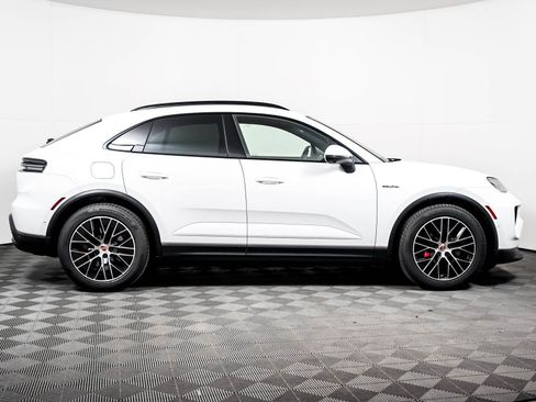 Certified 2025 Porsche Macan 4S Electric w/ Premium Package AWD/4WD image 9