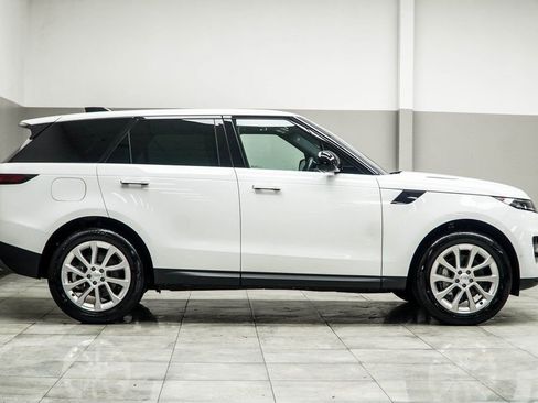 Used 2025 Land Rover Range Rover Sport SE AWD/4WD image 7