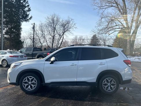 Used 2021 Subaru Forester Premium image 4