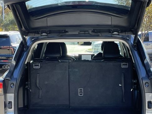 Used 2024 Toyota Highlander LE image 25