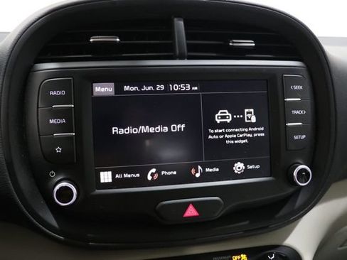Used 2025 Kia Soul LX w/ LX Technology Package FWD image 24