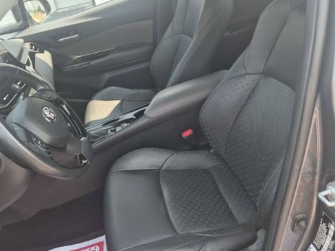 Used 2021 Toyota C-HR Limited FWD image 10