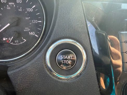 Used 2019 Nissan Rogue SV AWD/4WD image 17