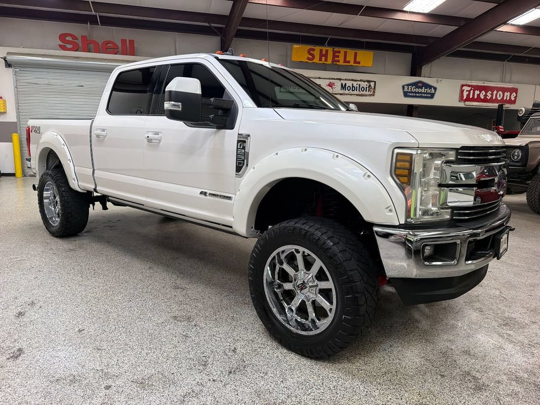 Used 2019 Ford F250 Lariat w/ Lariat Ultimate Package AWD/4WD image 11