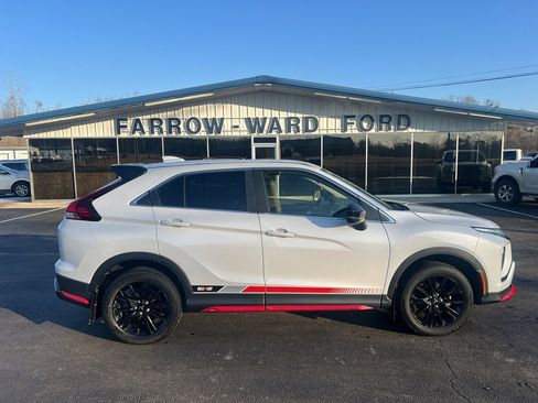 Used 2023 Mitsubishi Eclipse Cross LE image 1