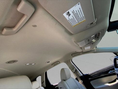 Used 2022 Buick Enclave Essence image 22