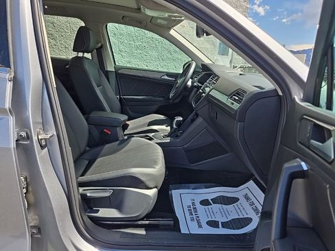 Used 2023 Volkswagen Tiguan SE w/ Panoramic Sunroof Package FWD image 47