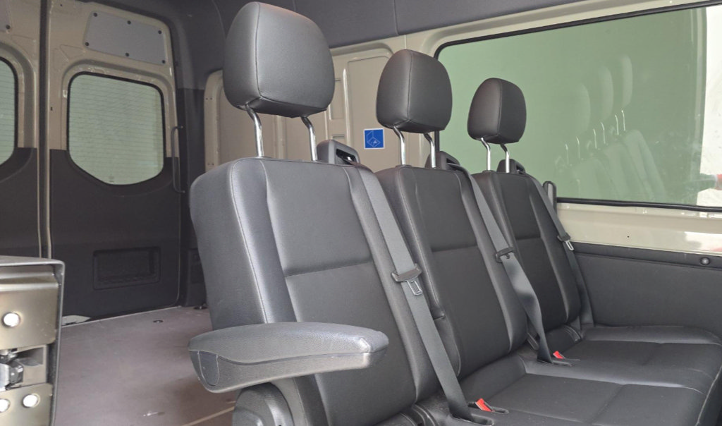 Used 2025 Mercedes-Benz Sprinter 2500 image 11