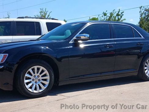 Used 2013 Chrysler 300 image 1