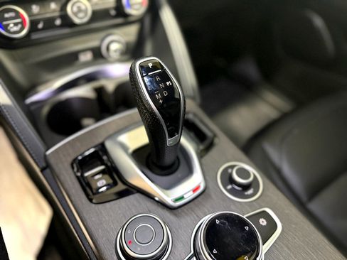 Used 2022 Alfa Romeo Stelvio Ti image 21