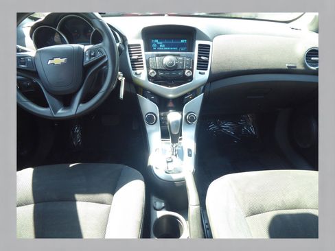 Used 2016 Chevrolet Cruze LT image 12