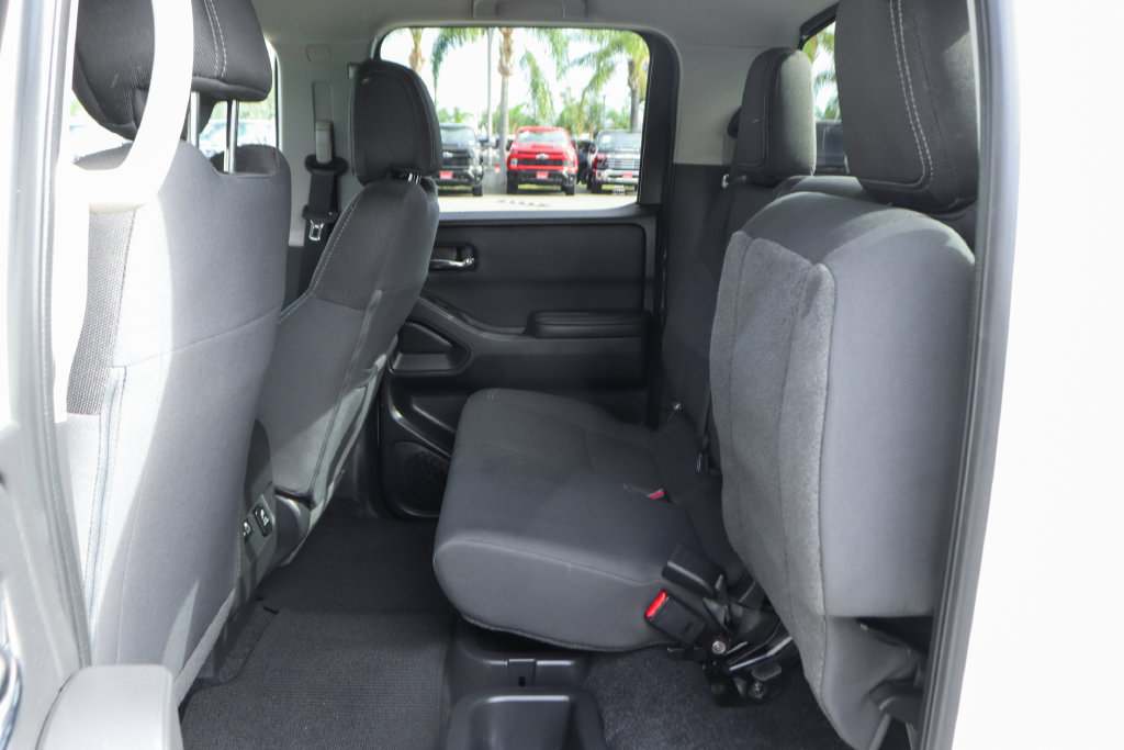 Used 2024 Nissan Frontier SV w/ SV Convenience Package RWD image 31