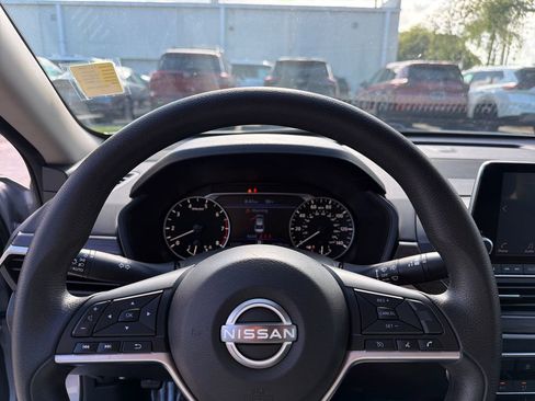 Used 2024 Nissan Altima 2.5 SV FWD image 19