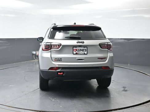 Used 2025 Jeep Compass Trailhawk AWD/4WD image 13