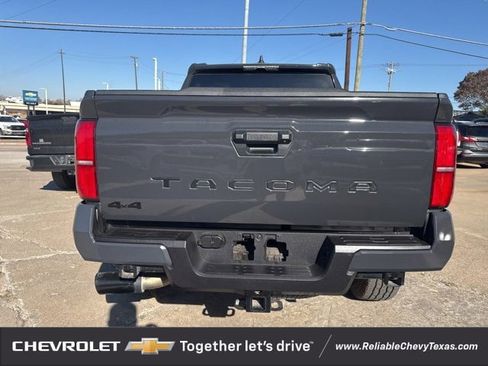 Used 2025 Toyota Tacoma SR5 image 5
