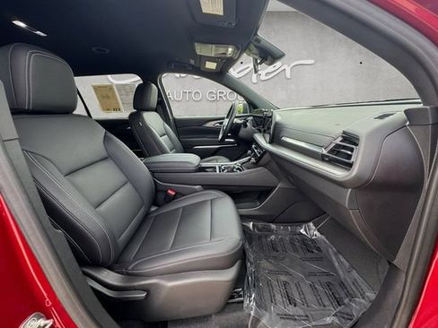 Used 2024 Chevrolet Traverse LT w/ Trailering Package FWD image 24