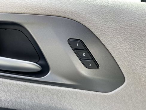 Used 2023 Chrysler Pacifica Touring-L FWD image 17