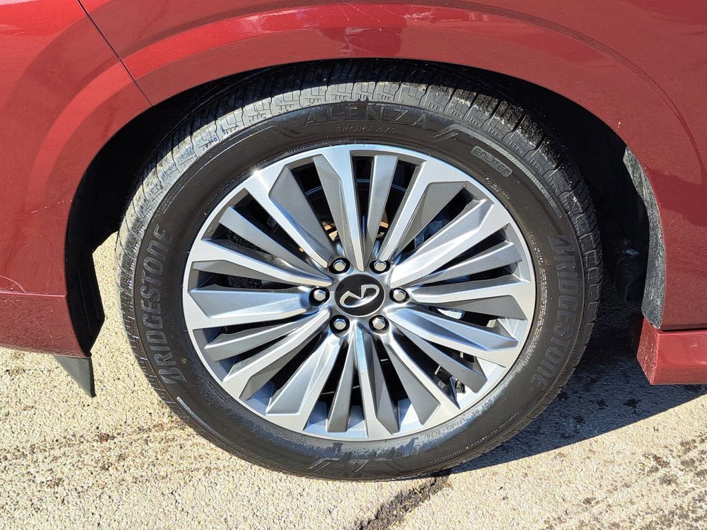 Used 2025 INFINITI QX80 Sensory AWD/4WD image 9