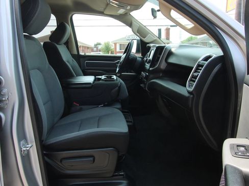 Used 2019 RAM 1500 Big Horn AWD/4WD image 10