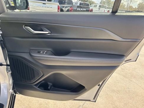 New 2025 Jeep Grand Cherokee L Altitude image 21