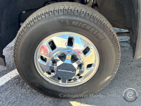 Used 2025 GMC Sierra 3500 Denali w/ Technology Package AWD/4WD image 12