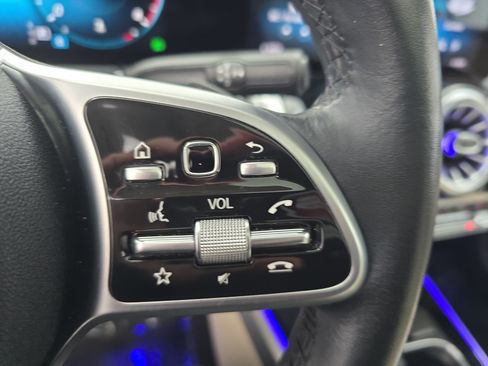 Used 2022 Mercedes-Benz GLB 250 w/ Premium Package Lite image 18