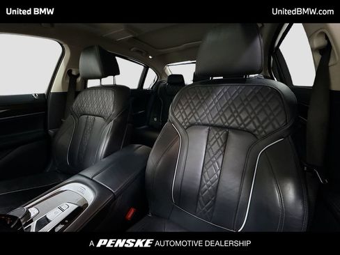 Used 2022 BMW 740i xDrive w/ Premium Package image 5