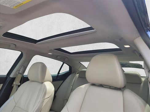 Used 2017 Nissan Maxima Platinum FWD image 21