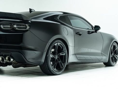 Used 2021 Chevrolet Camaro LT RWD image 13