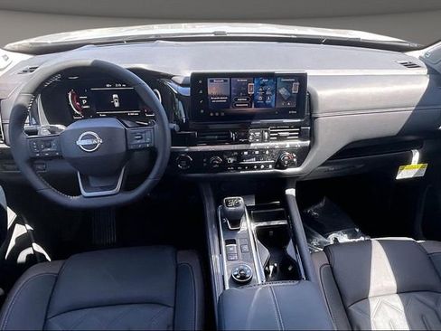 New 2026 Nissan Pathfinder Platinum AWD/4WD image 5