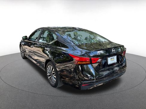 Used 2025 Nissan Altima 2.5 SV FWD image 17