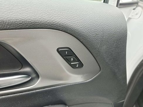 Used 2025 Chrysler Pacifica Select FWD image 36