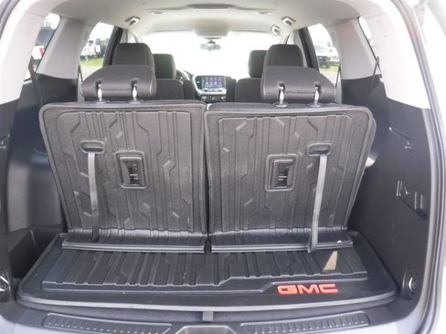 Used 2022 GMC Acadia SLE w/ LPO, Floor Liner Package FWD image 6