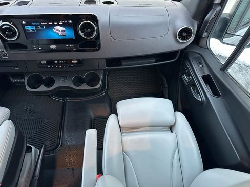 Used 2024 Mercedes-Benz Sprinter 3500 image 25