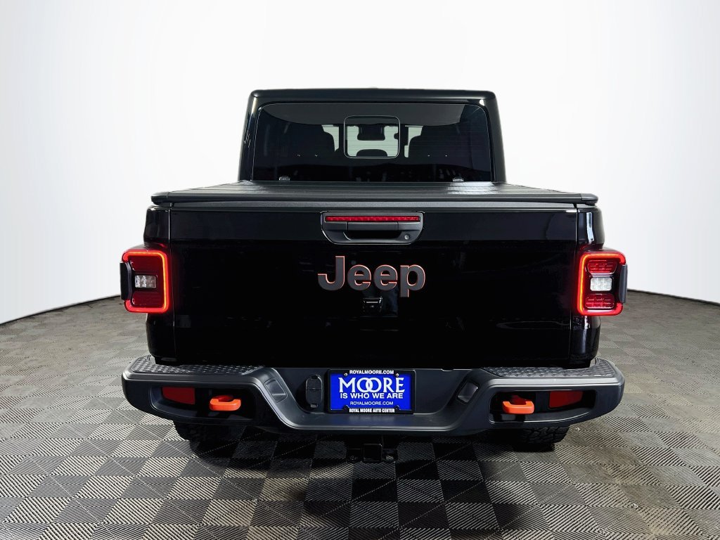 Used 2025 Jeep Gladiator Mojave w/ Convenience Group AWD/4WD image 6