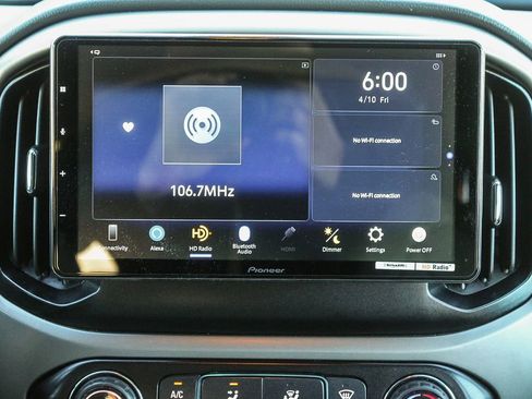 Used 2015 Chevrolet Colorado Z71 AWD/4WD image 18