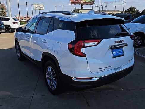 Used 2024 GMC Terrain SLT image 7