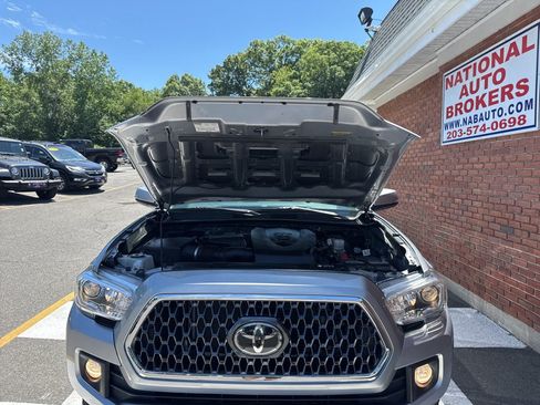Used 2019 Toyota Tacoma TRD Sport AWD/4WD image 33