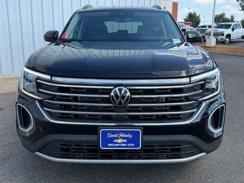 Used 2025 Volkswagen Atlas SE AWD/4WD image 17