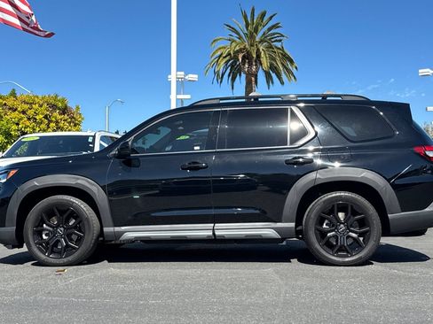 Used 2025 Honda Pilot Black Edition image 8