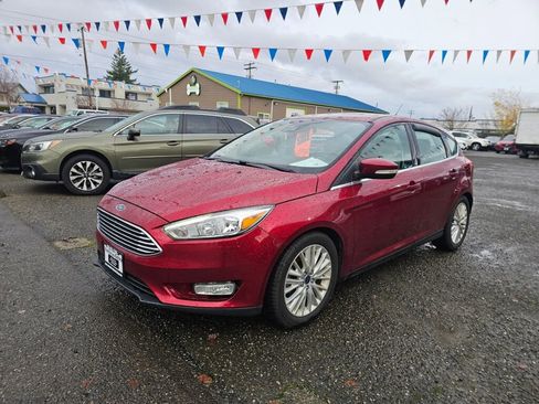 Used 2017 Ford Focus Titanium w/ Titanium Technology Package image 3