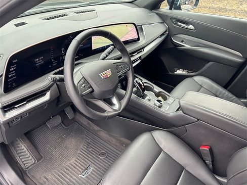 Used 2025 Cadillac XT4 Premium Luxury w/ Cold Weather Package image 10