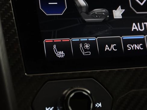 Used 2021 Lamborghini Urus image 8