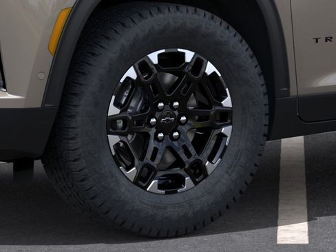 New 2027 Chevrolet Traverse Z71 w/ Enhanced Driving Package AWD/4WD image 9