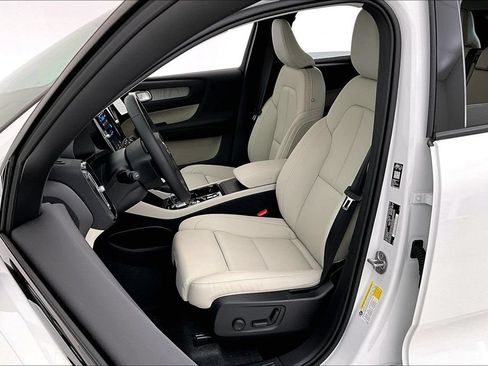 New 2026 Volvo XC40 B5 Plus w/ Protection Package Premier AWD/4WD image 24