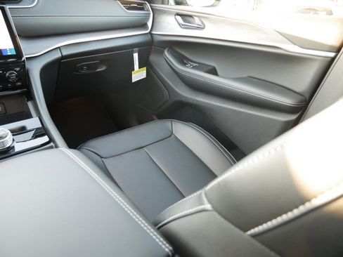 New 2025 Jeep Grand Cherokee L Limited w/ Black Appearance Package image 11