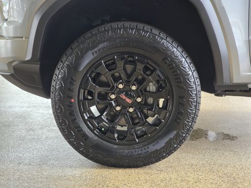 New 2026 GMC Canyon Elevation w/ Convenience Package RWD image 38